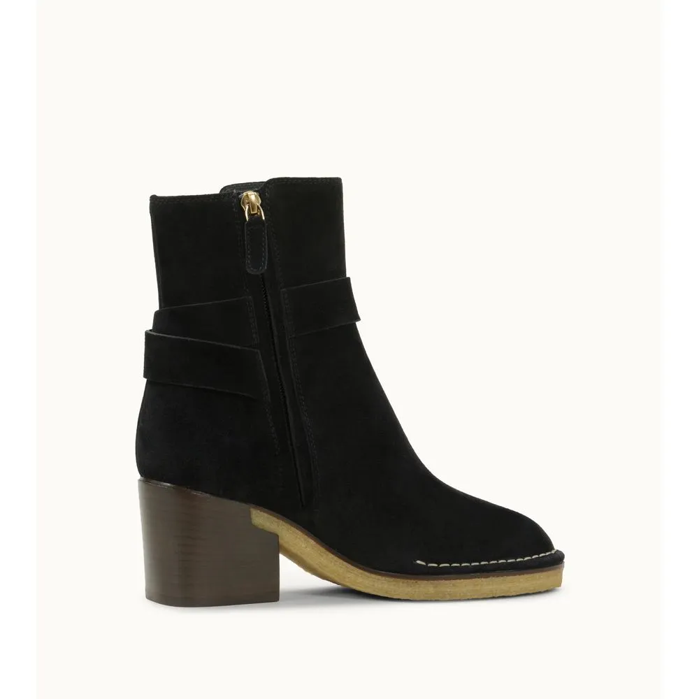 Boots in Suede